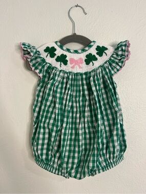 Pleats & Stitches Green Gingham Baby Smocked Romper size 12 months
